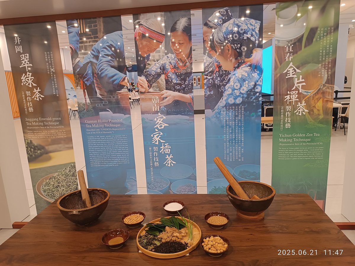 Ning Hong tea — loose leaves